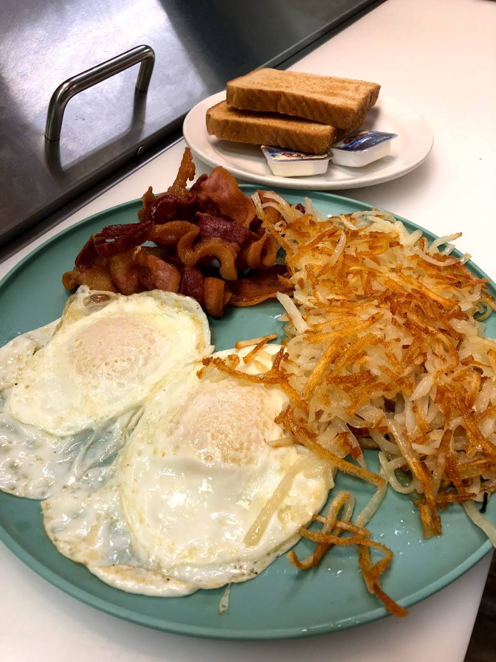 Robins Diner | restaurant | 603 West Side Square, Clinton, IL 61727, USA | 2179344122 OR +1 217-934-4122