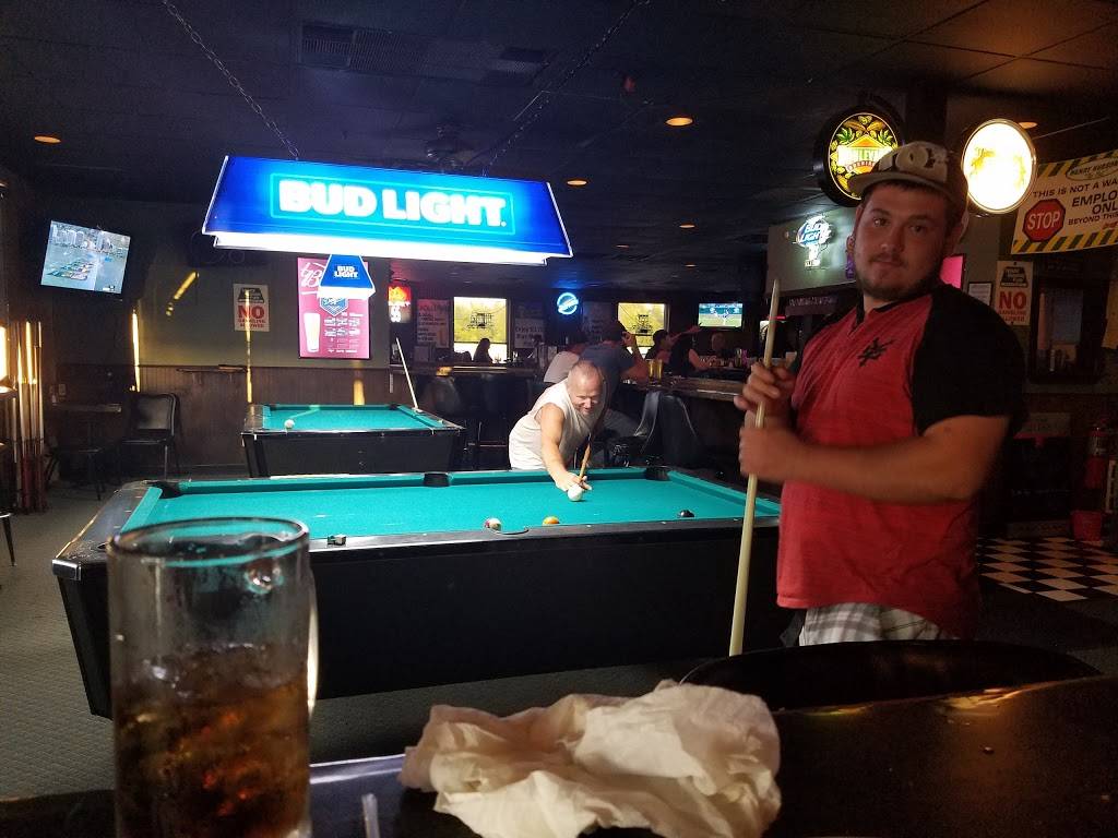 Henry Hudsons Pub | restaurant | 400 W Interstate 240 Service Rd, Oklahoma City, OK 73139, USA | 4056310272 OR +1 405-631-0272