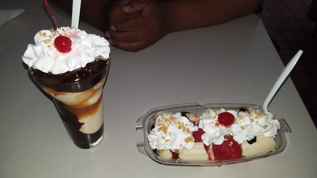 Fosters Freeze | restaurant | 902 Clovis Ave, Clovis, CA 93612, USA | 5592992820 OR +1 559-299-2820