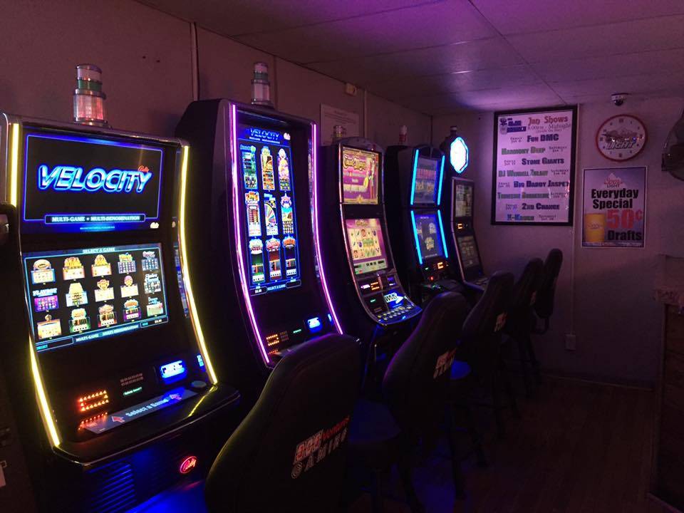 Blue Grouch Pub | restaurant | 510 W Maple Ave S, Springfield, IL 62704, USA | 2175278395 OR +1 217-527-8395