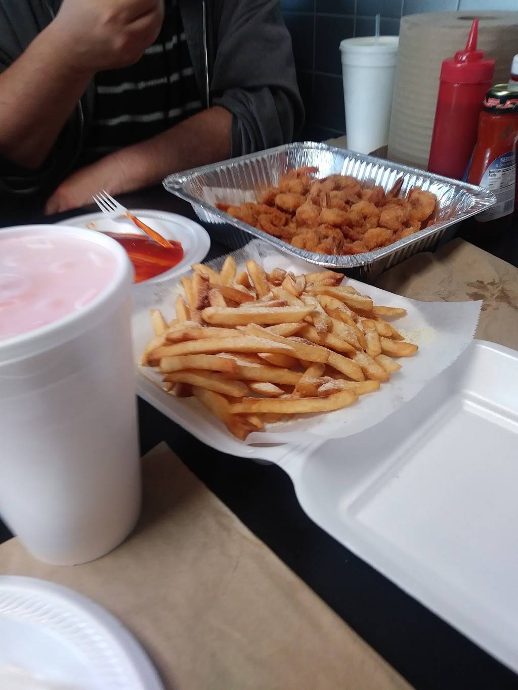 Hook Fish & Chicken | restaurant | 10400 Atlantic Blvd, Jacksonville, FL 32225, USA | 9049001563 OR +1 904-900-1563