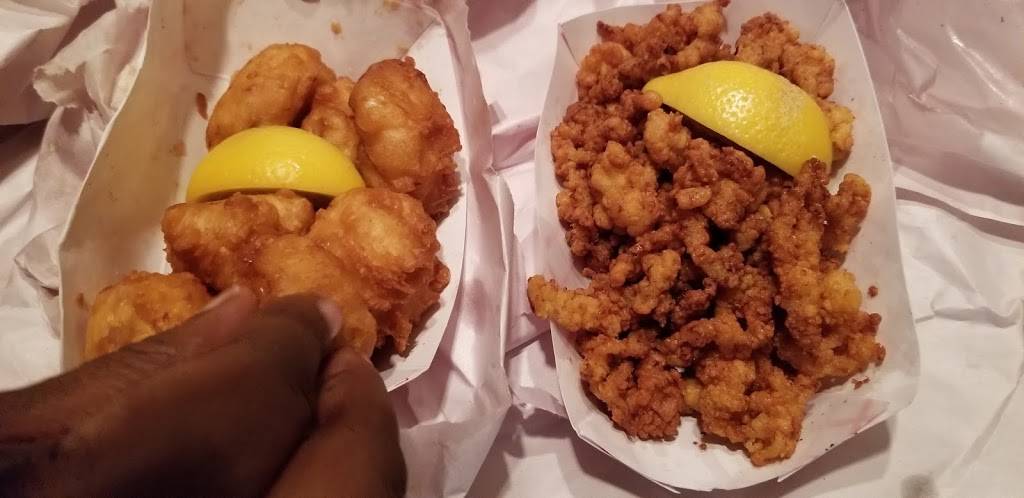 Ubertis Fish Market | restaurant | 88 Ferry Blvd, Stratford, CT 06615, USA | 2033771429 OR +1 203-377-1429