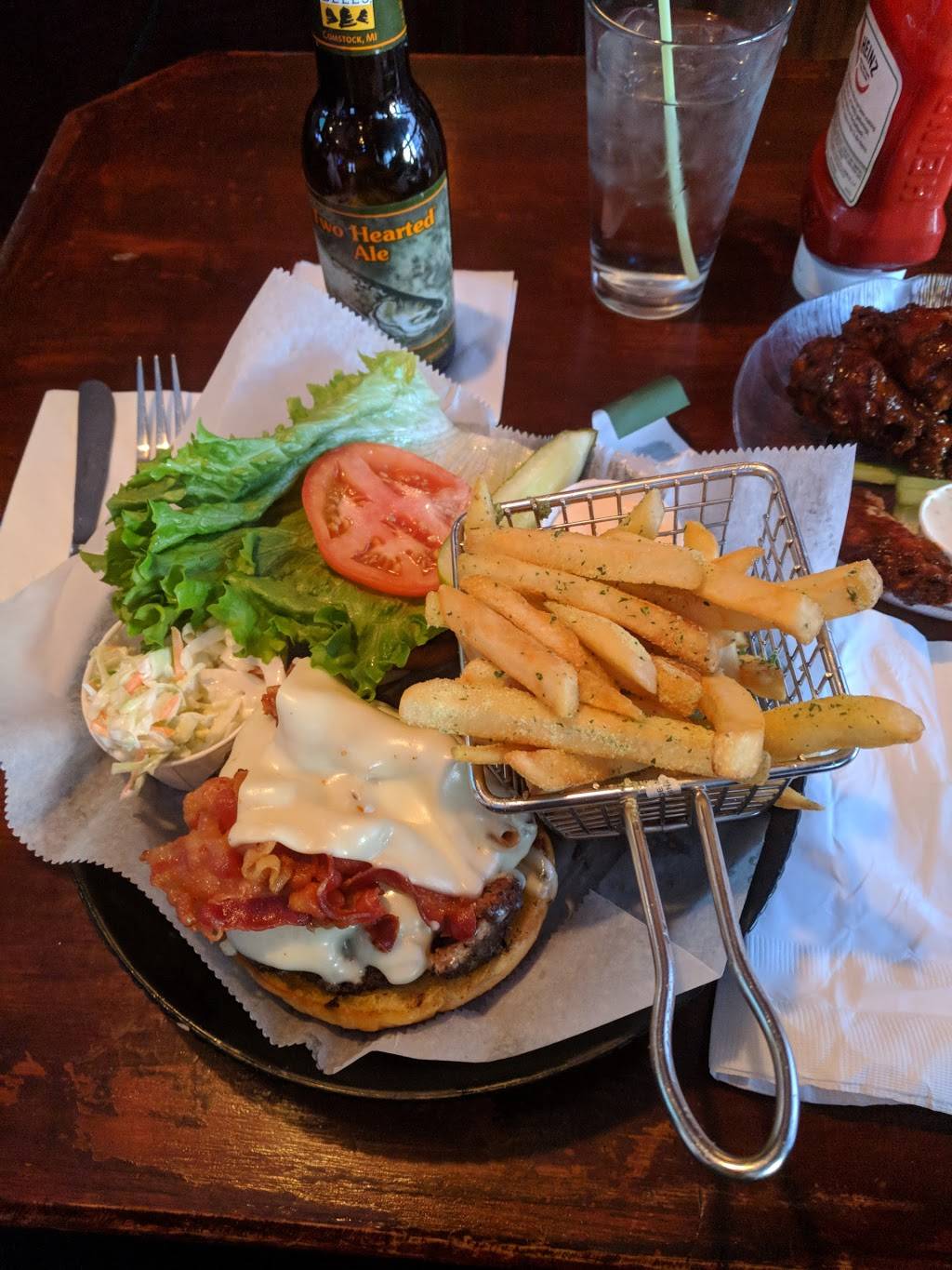 Sweetwater Tavern | restaurant | 400 E Congress St, Detroit, MI 48226, USA | 3139622210 OR +1 313-962-2210