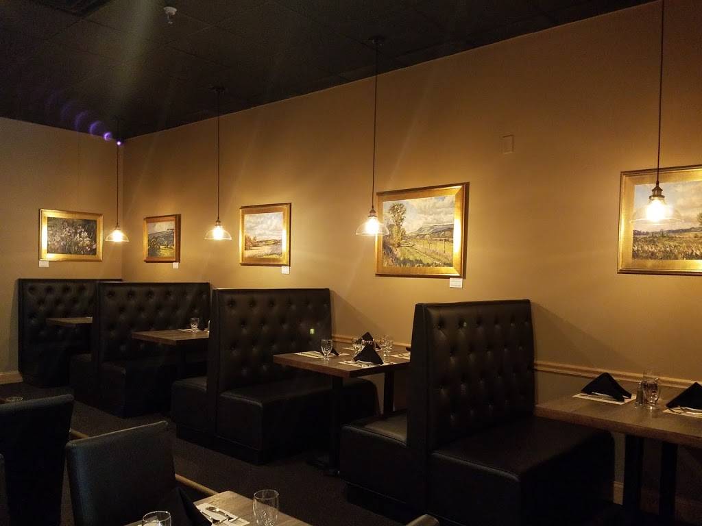 Roccos Fine Dining | restaurant | 5 New Paltz Plaza, New Paltz, NY 12561, USA | 8452557464 OR +1 845-255-7464