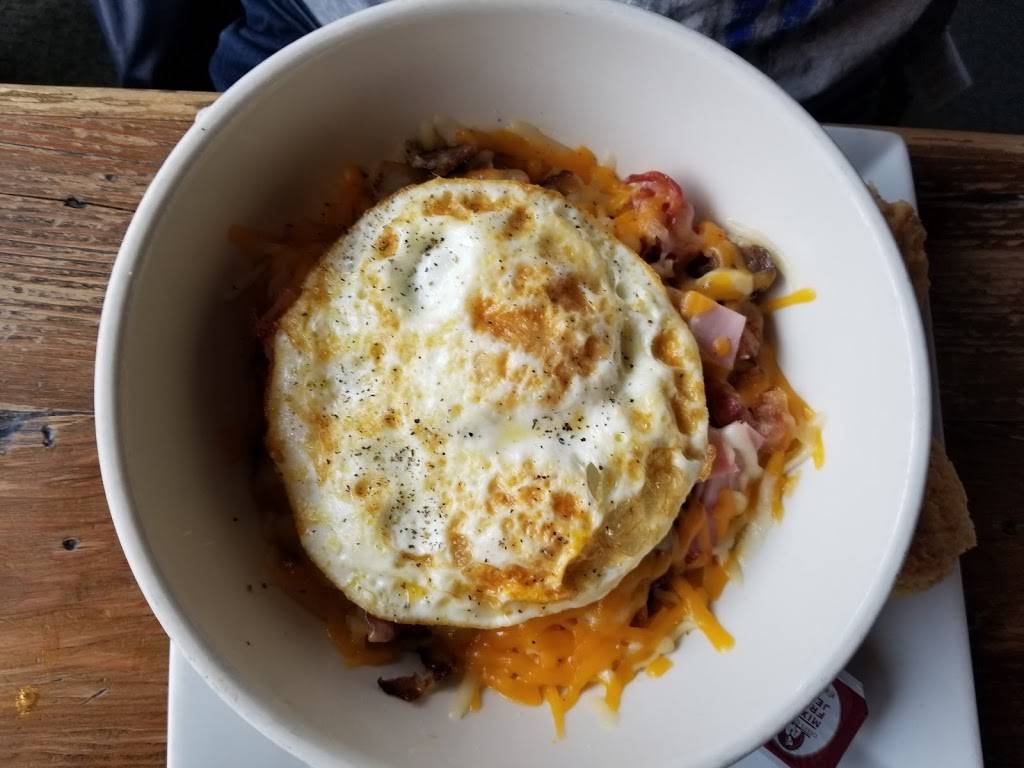 Mr. Henrys Restaurant | restaurant | 601 Pennsylvania Ave SE, Washington, DC 20003, USA | 2025468412 OR +1 202-546-8412