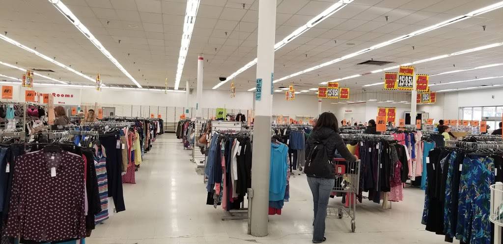 Fox Run Shopping Center | shopping mall | 615 Solomons Island Rd N, Prince Frederick, MD 20678, USA | 6108347287 OR +1 610-834-7287