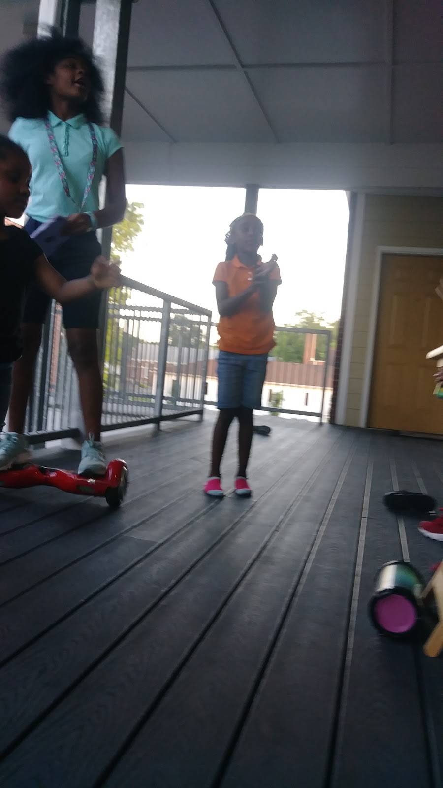 Angies Place | restaurant | 2622 W Broadway, Louisville, KY 40211, USA | 5024506200 OR +1 502-450-6200