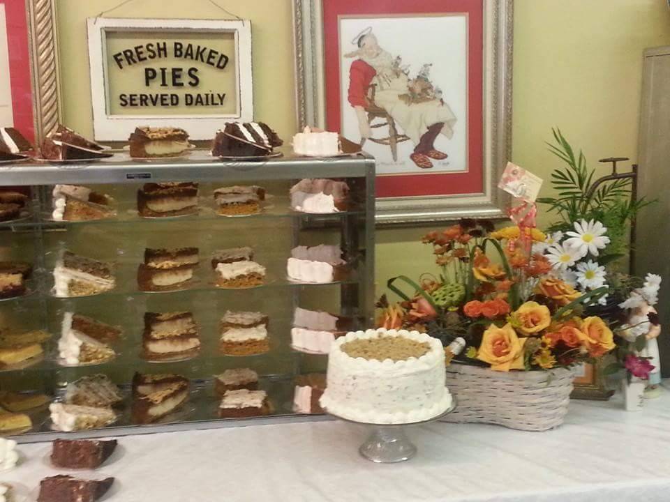 The Mercantile Cafe / Sweet Simplicity Bakery | restaurant | 102 W Fort St, Manchester, TN 37355, USA | 9317232491 OR +1 931-723-2491