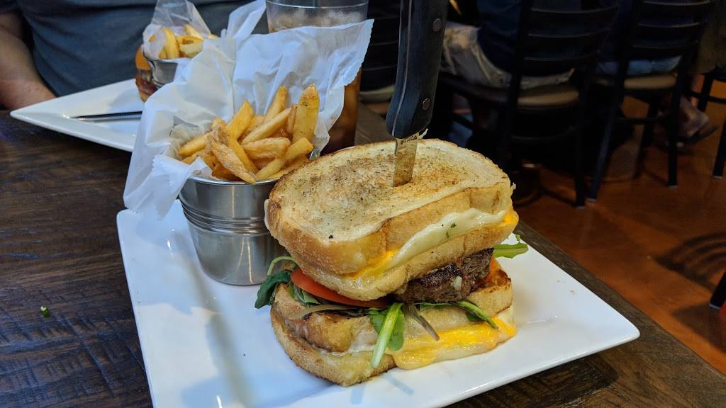 Cold Beers & Cheeseburgers | restaurant | 18529 N Scottsdale Rd, Scottsdale, AZ 85255, USA | 4809127219 OR +1 480-912-7219