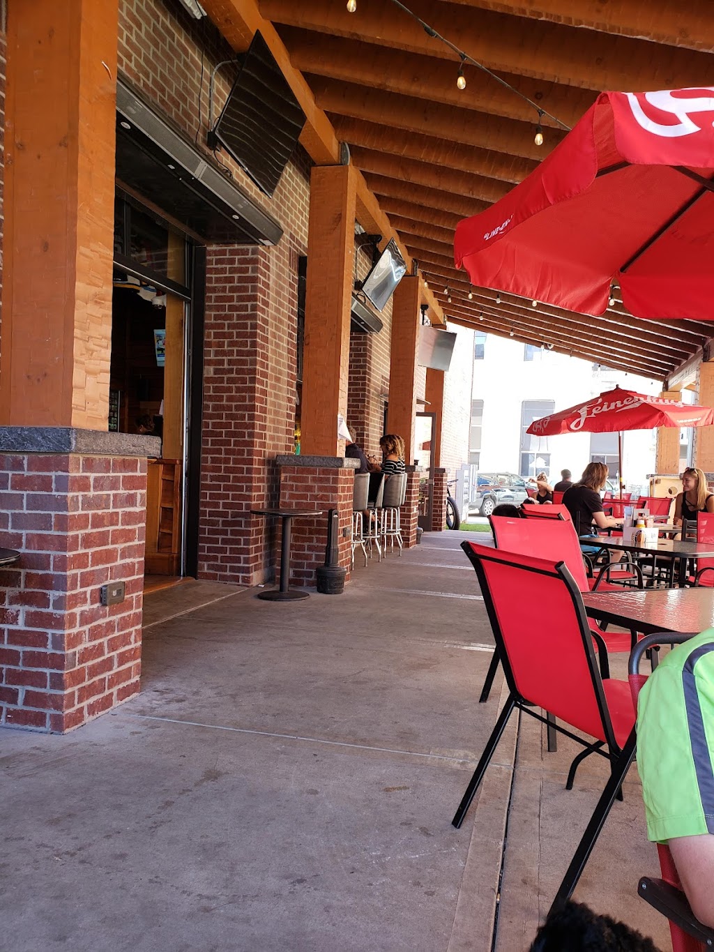 Top Shelf Sports Bar & Grill | restaurant | 90 S Main St, Fond du Lac, WI 54935, USA | 9209332282 OR +1 920-933-2282