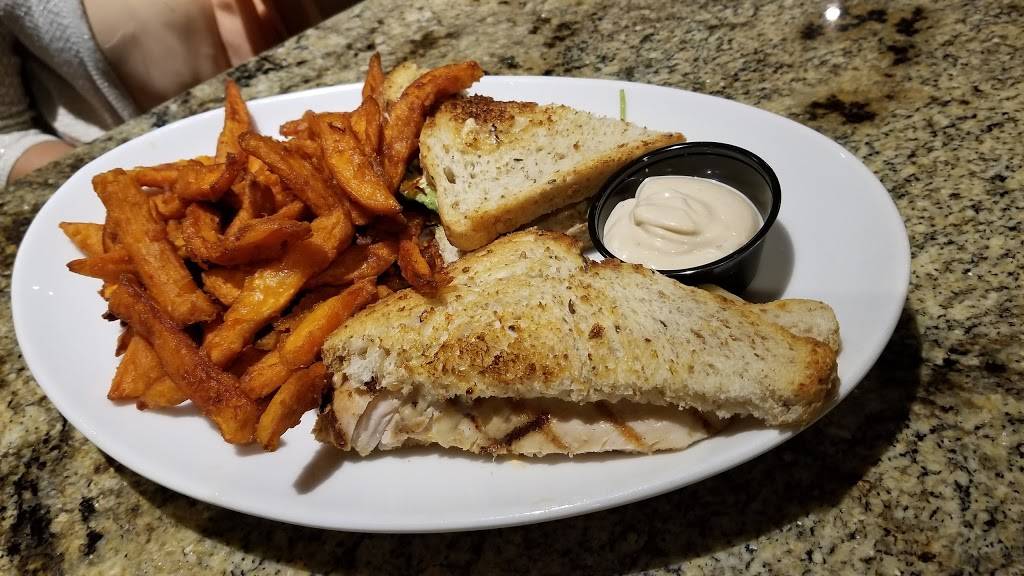 The Pickle Barrel | restaurant | 1 Yorkdale Rd, North York, ON M6A 2T9, Canada | 4167858881 OR +1 416-785-8881