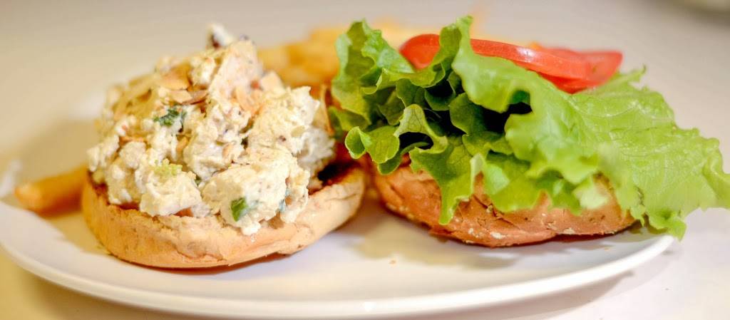 Charleys Waterfront Cafe | restaurant | 201 Mill St # B, Farmville, VA 23901, USA | 4343921566 OR +1 434-392-1566