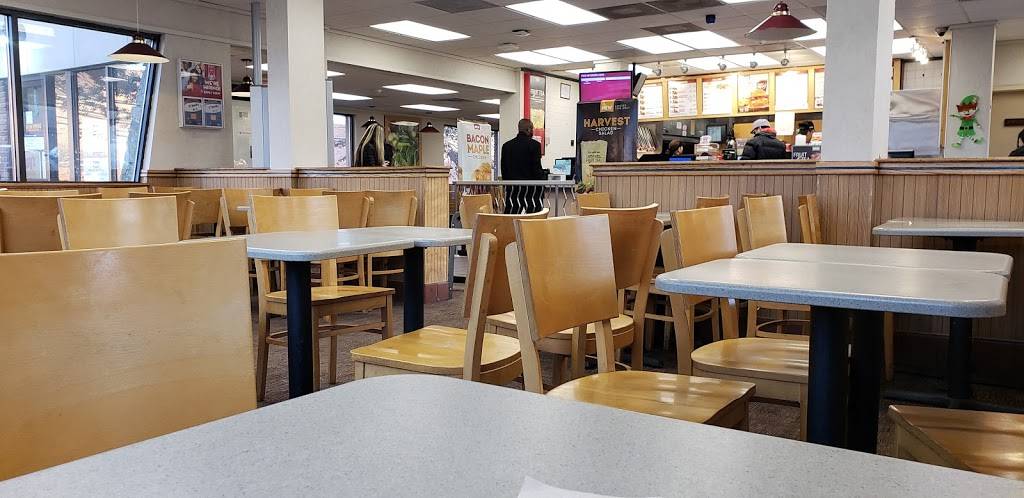 Wendys | restaurant | 18 Glen Cove Rd, Greenvale, NY 11548, USA | 5166218636 OR +1 516-621-8636