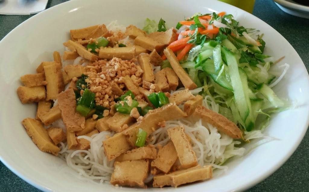 Pho Mango | restaurant | 1550 Huron Church Rd, Windsor, ON N9C 3Z3, Canada | 5192589888 OR +1 519-258-9888