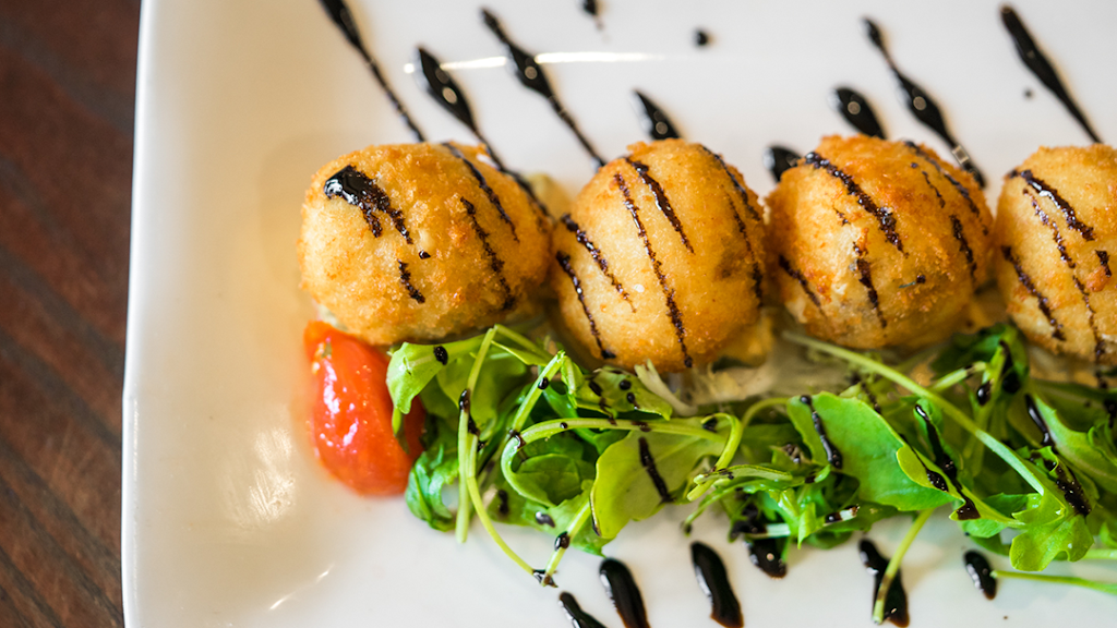 Delia’s Alexandria | restaurant | 209 Swamp Fox Rd, Alexandria, VA 22331, USA | 7033290006 OR +1 703-329-0006