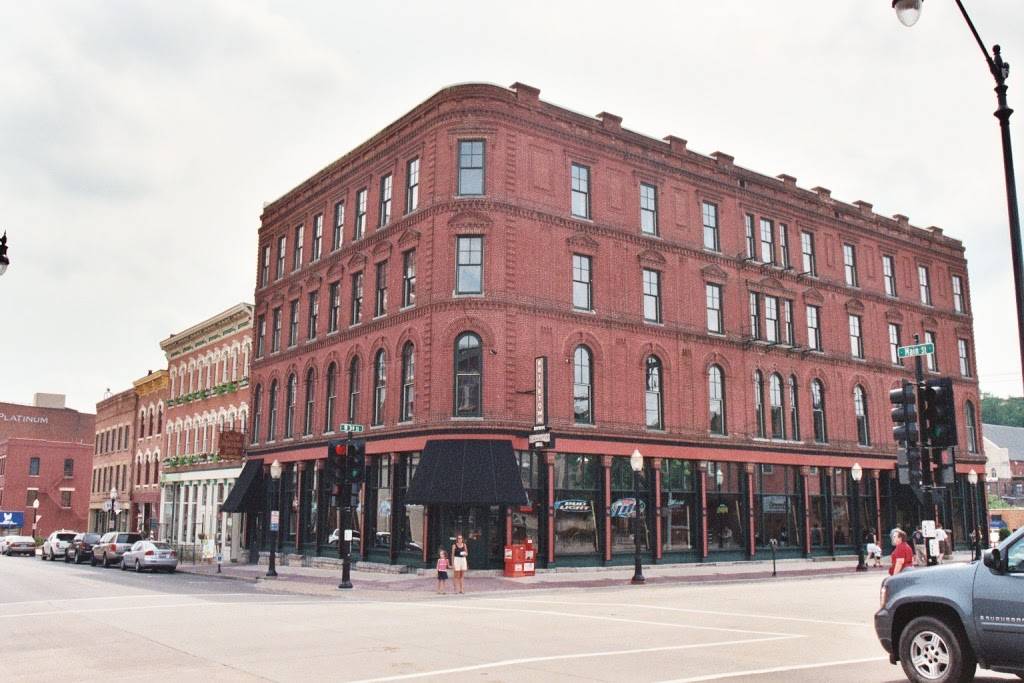 Hub On Main | night club | 253 Main St, Dubuque, IA 52001, USA | 5635833480 OR +1 563-583-3480