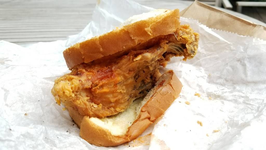 Blue and White Carry Out | meal takeaway | 1024 Wythe St, Alexandria, VA 22314, USA | 7035483867 OR +1 703-548-3867