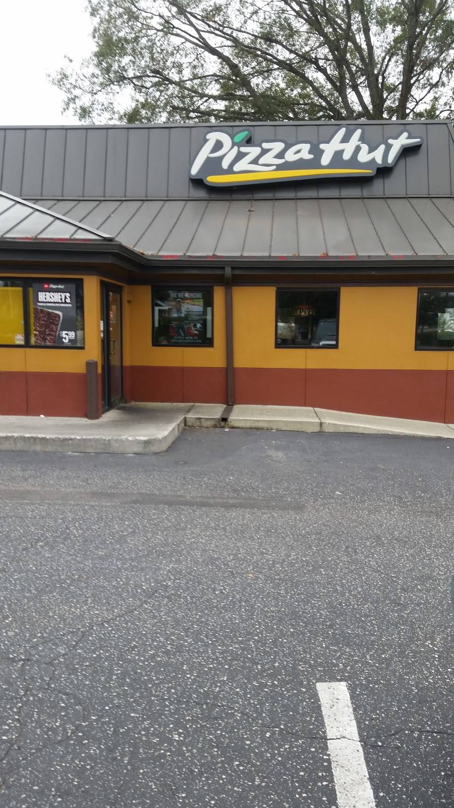 Pizza Hut | restaurant | 5897 Gall Blvd, Zephyrhills, FL 33542, USA | 8137887643 OR +1 813-788-7643