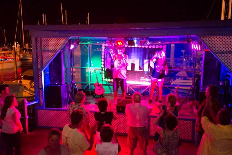 Salty Sams Waterfront Adventures | restaurant | 2500 Main St, Fort Myers Beach, FL 33931, USA | 2394637333 OR +1 239-463-7333