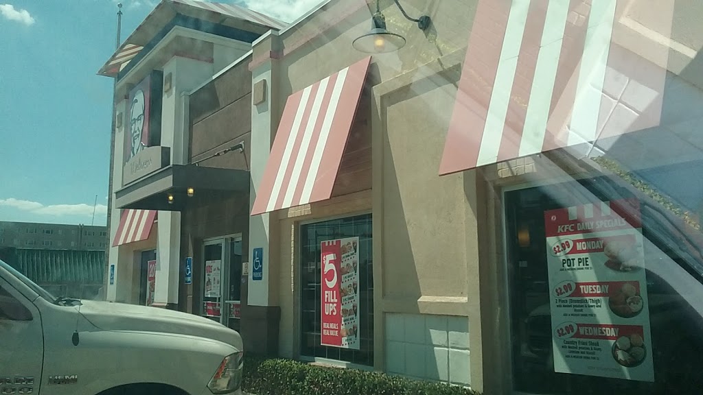 KFC | restaurant | 1711 S Gregg St, Big Spring, TX 79720, USA | 4322713779 OR +1 432-271-3779