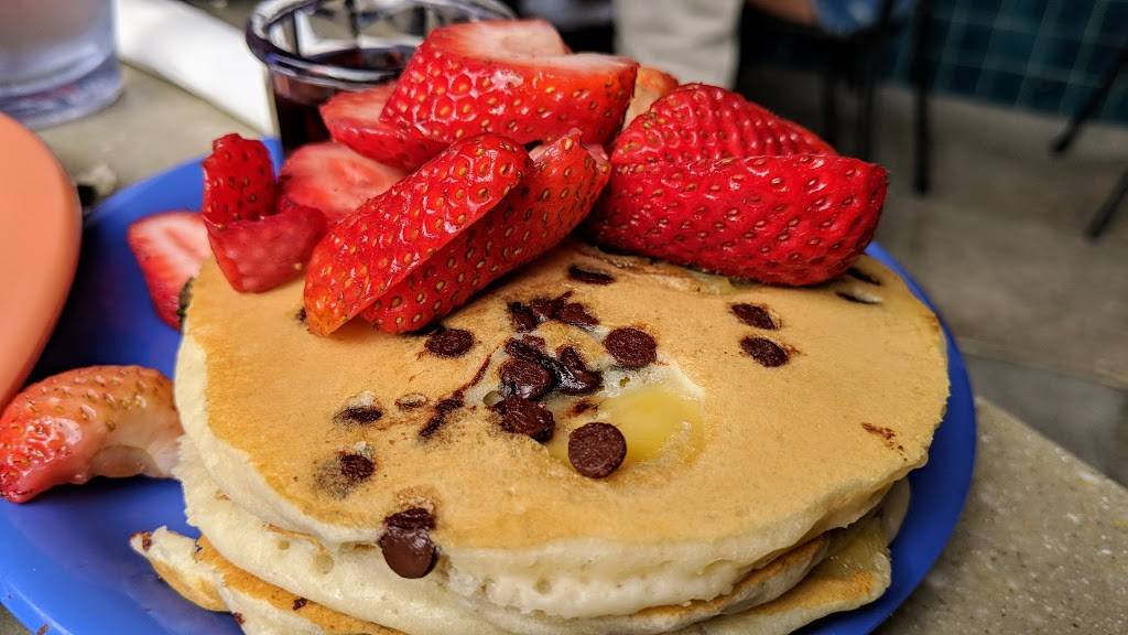 Sambos Restaurant | restaurant | 216 W Cabrillo Blvd, Santa Barbara, CA 93101, USA | 8059653269 OR +1 805-965-3269