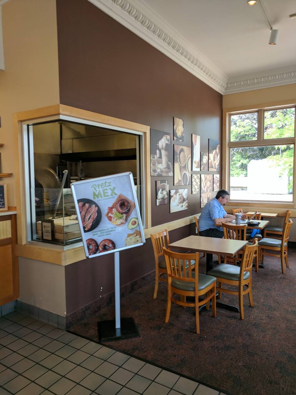 Brueggers Bagels | bakery | 1503 Kimberly Rd, Bettendorf, IA 52722, USA | 5633594540 OR +1 563-359-4540