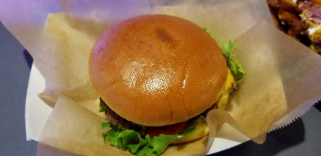 Smittys Garage Burgers and Beer | restaurant | 9718 Riverside Pkwy, Tulsa, OK 74137, USA | 9182967239 OR +1 918-296-7239