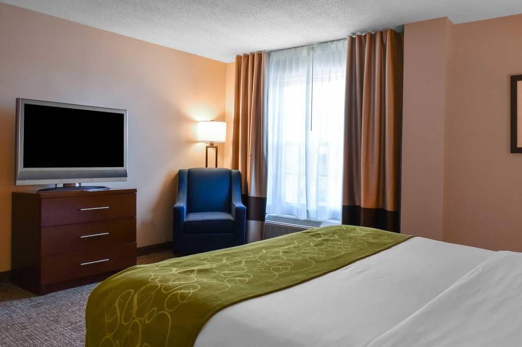 Comfort Suites Downtown Carlisle | restaurant | 10 S Hanover St, Carlisle, PA 17013, USA | 7179601000 OR +1 717-960-1000