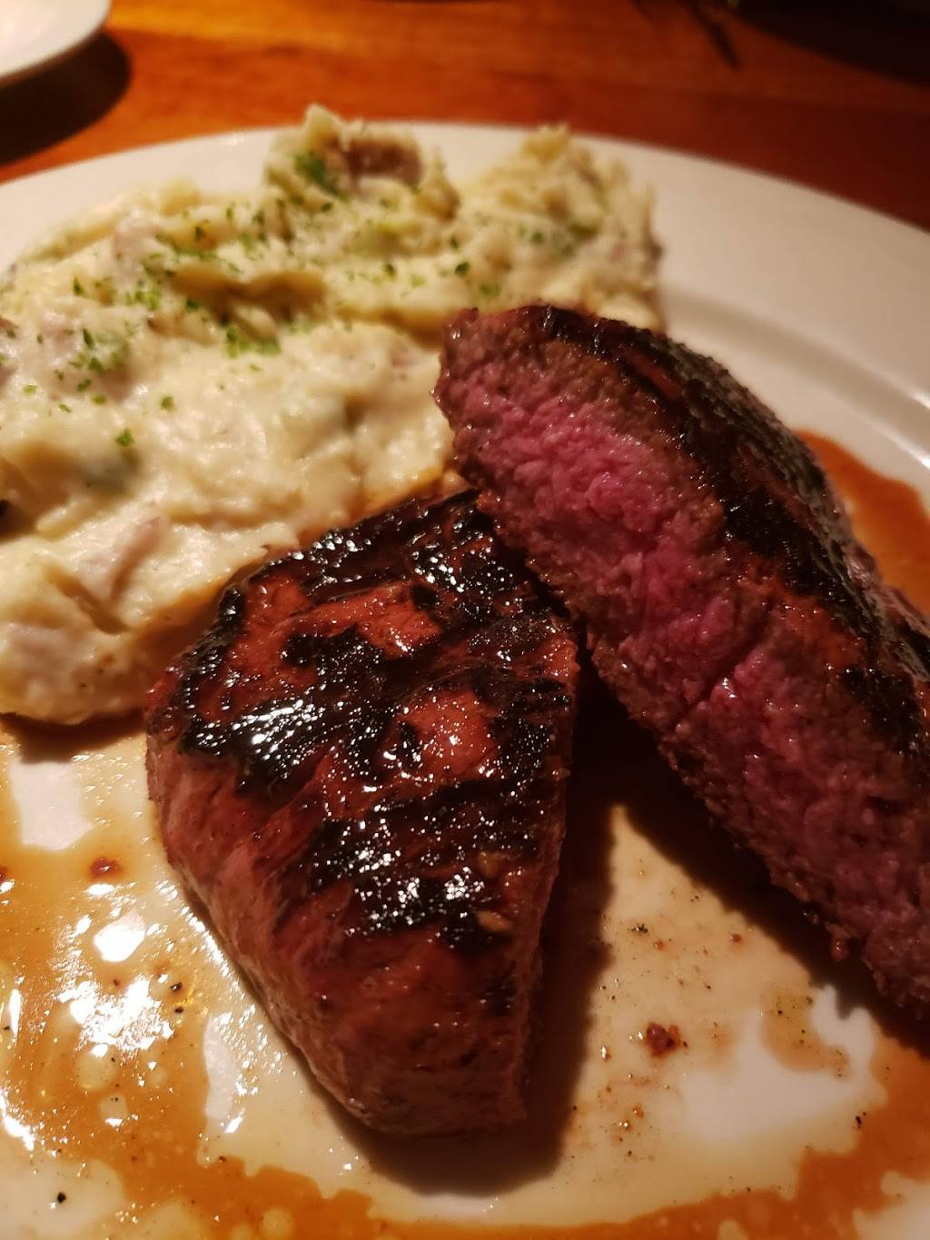 Charlestons Restaurant | restaurant | 1623 S Stapley Dr, Mesa, AZ 85204, USA | 4806359500 OR +1 480-635-9500