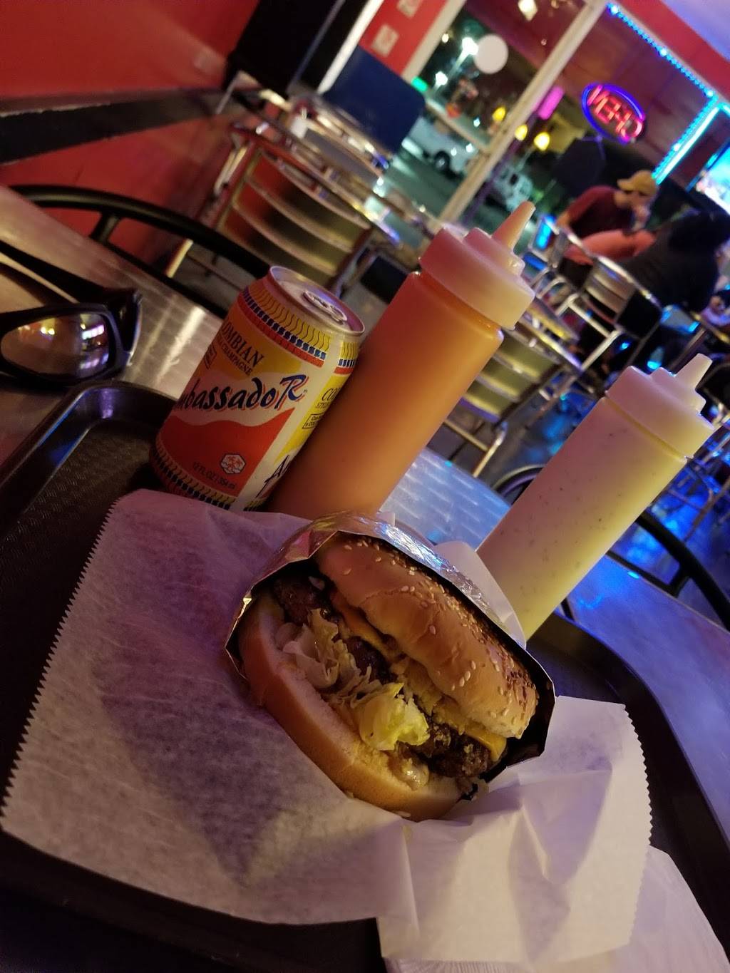 Los Perros Aqui | restaurant | 10855 SW 72nd St #47, Miami, FL 33173, USA | 3056309063 OR +1 305-630-9063