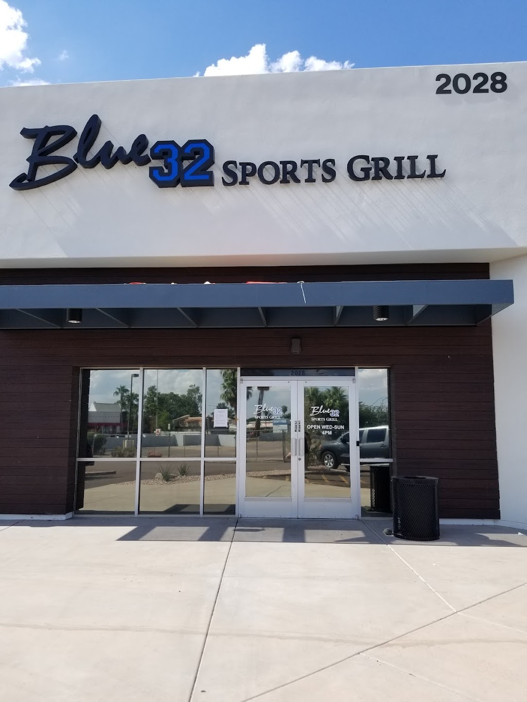 Blue 32 Sports Grill | restaurant | 2028 N Gilbert Rd, Mesa, AZ 85203, USA | 4805903569 OR +1 480-590-3569