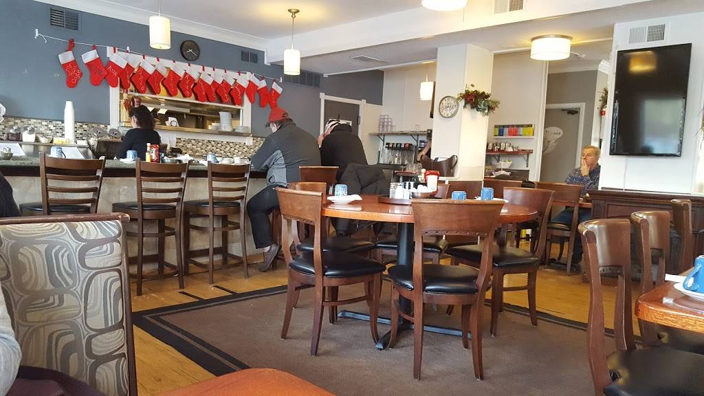 Golden Basket Restaurant | restaurant | 2 W Naperville Rd #1, Westmont, IL 60559, USA | 6309600626 OR +1 630-960-0626