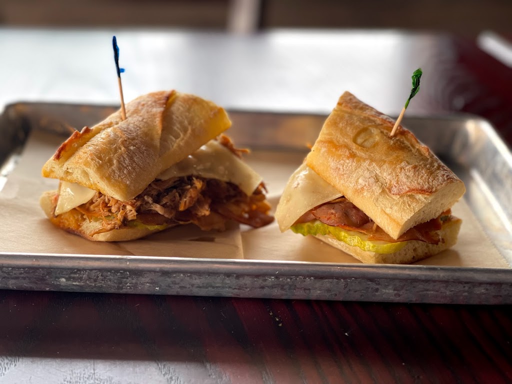 Mavericks Real Roast Beef - Stillwater | restaurant | 1491 Stillwater Blvd N, Stillwater, MN 55082, USA | 6515713937 OR +1 651-571-3937