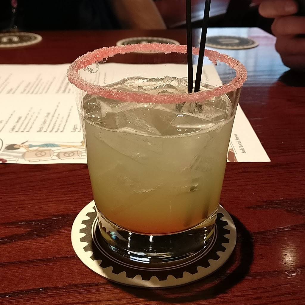 The Brass Tap | restaurant | 164 Fleet St, Oxon Hill, MD 20745, USA | 3019659116 OR +1 301-965-9116