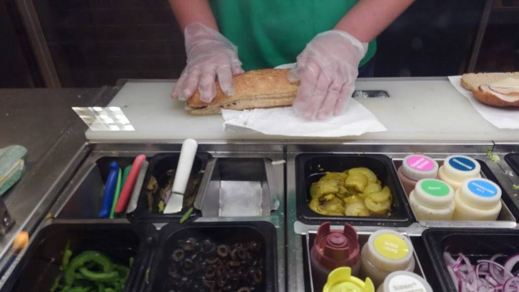 Subway | restaurant | 553 Mast Rd, Goffstown, NH 03045, USA | 6039287601 OR +1 603-928-7601