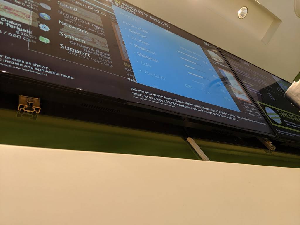 Subway | restaurant | 88 Queens Quay W, Toronto, ON M5J 0B8, Canada | 4166076666 OR +1 416-607-6666