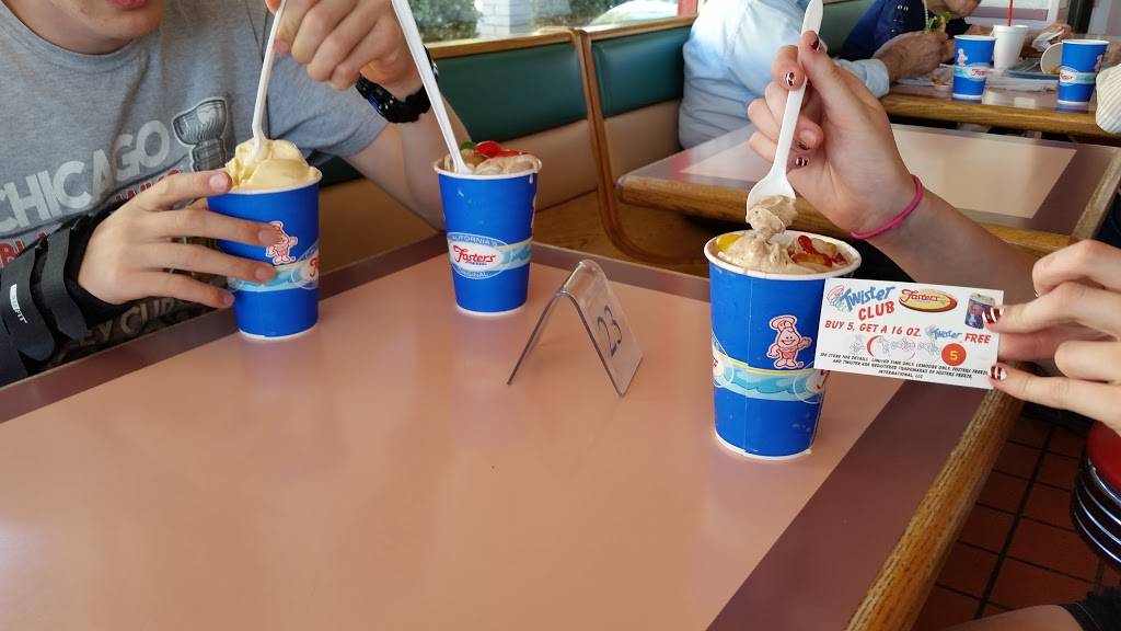 Fosters Freeze | restaurant | 71 E Hanford Armona Rd, Lemoore, CA 93245, USA | 5599244858 OR +1 559-924-4858