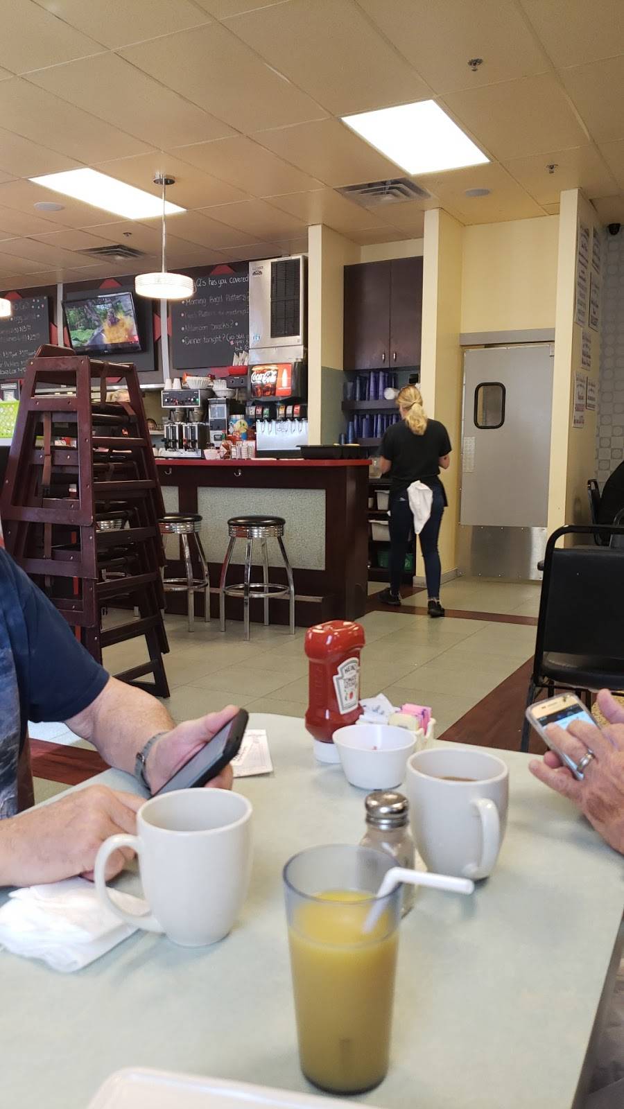 Suzy Qs Hometown Diner | restaurant | 225 Chimney Corner Ln #1001 ON in Greenwich Medical Complex, Military Trail, Jupiter, FL 33458, USA | 5618223744 OR +1 561-822-3744