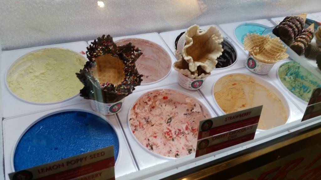 Chocolate Shoppe Ice Cream Co. | restaurant | 1925 Monroe St #120, Madison, WI 53711, USA | 6082306259 OR +1 608-230-6259