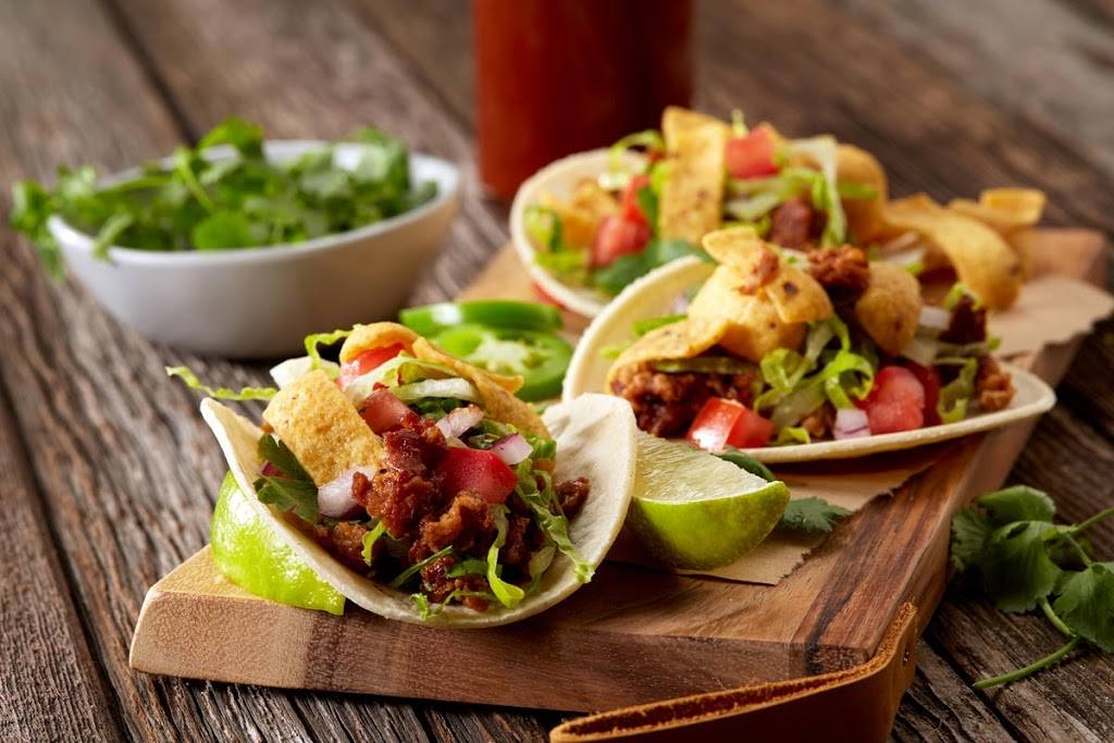 Famous Daves Bar-B-Que | restaurant | 1930 7th St W, St Paul, MN 55116, USA | 6516998800 OR +1 651-699-8800