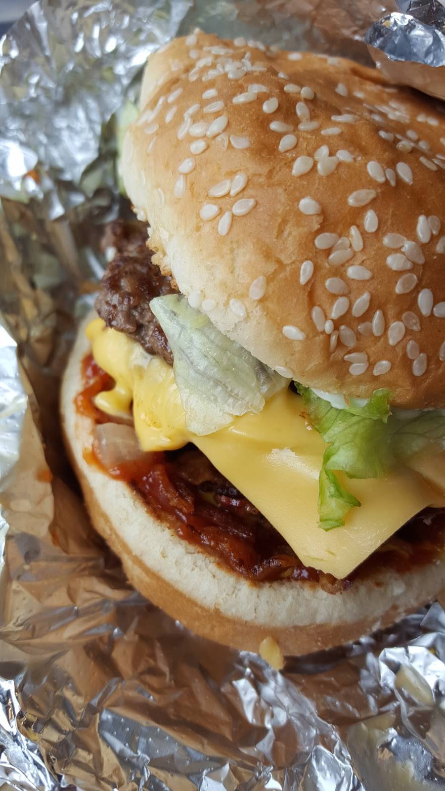 Five Guys | meal takeaway | 3315 W Touhy Ave, Lincolnwood, IL 60712, USA | 8476740074 OR +1 847-674-0074