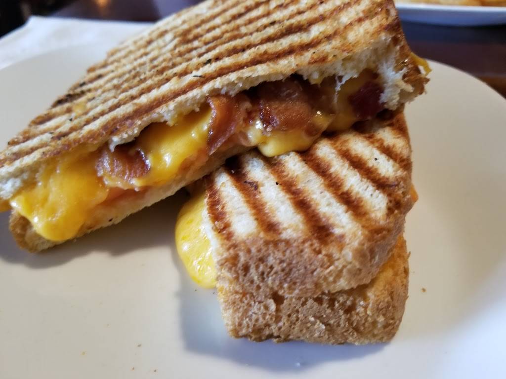 KCs Restaurant and Pub | restaurant | 725 Boston Post Rd, Guilford, CT 06437, USA | 2034530771 OR +1 203-453-0771