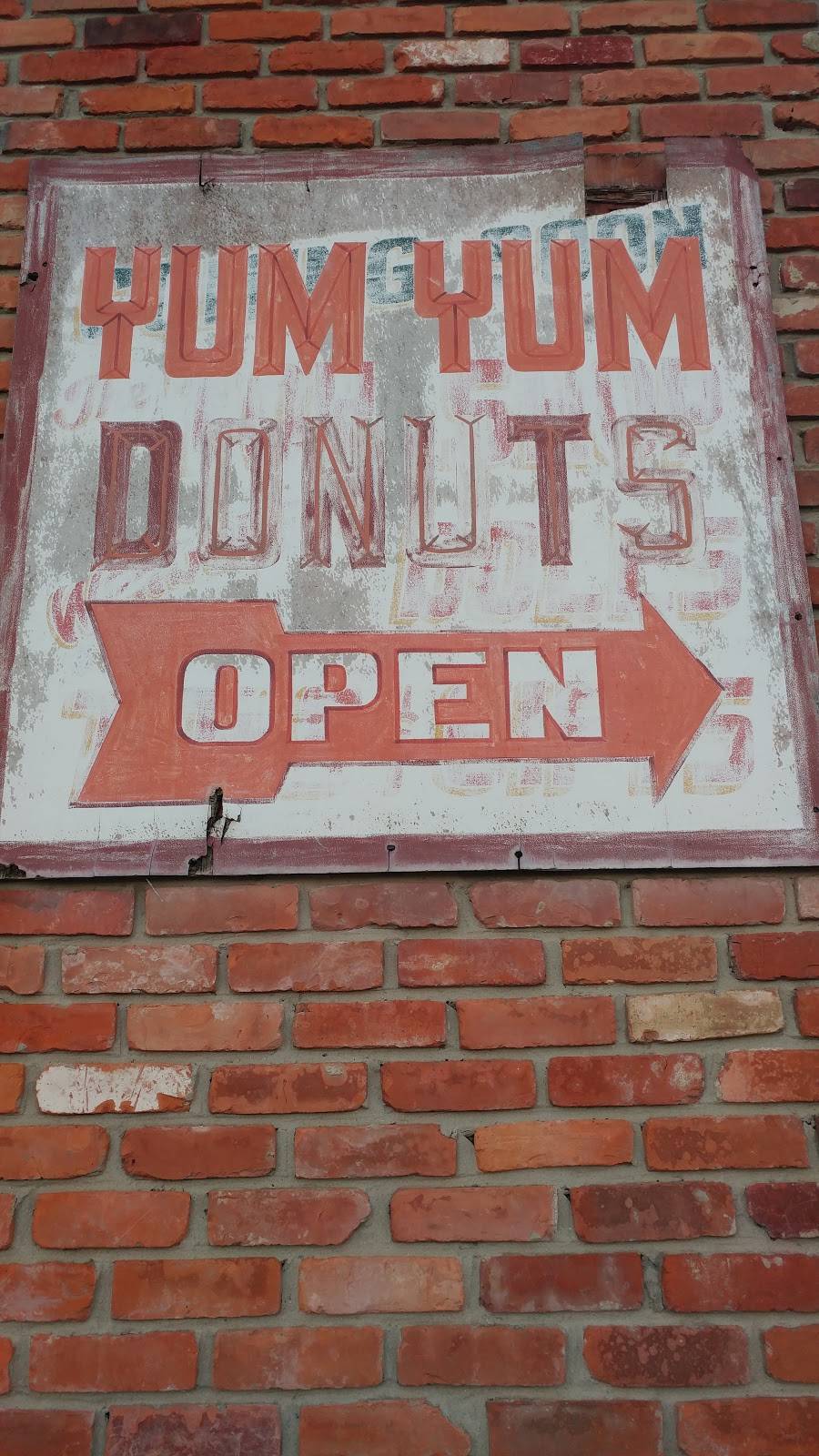 Yum Yum Donuts | bakery | 8284 Telegraph Rd, Taylor, MI 48180, USA | 7343740440 OR +1 734-374-0440