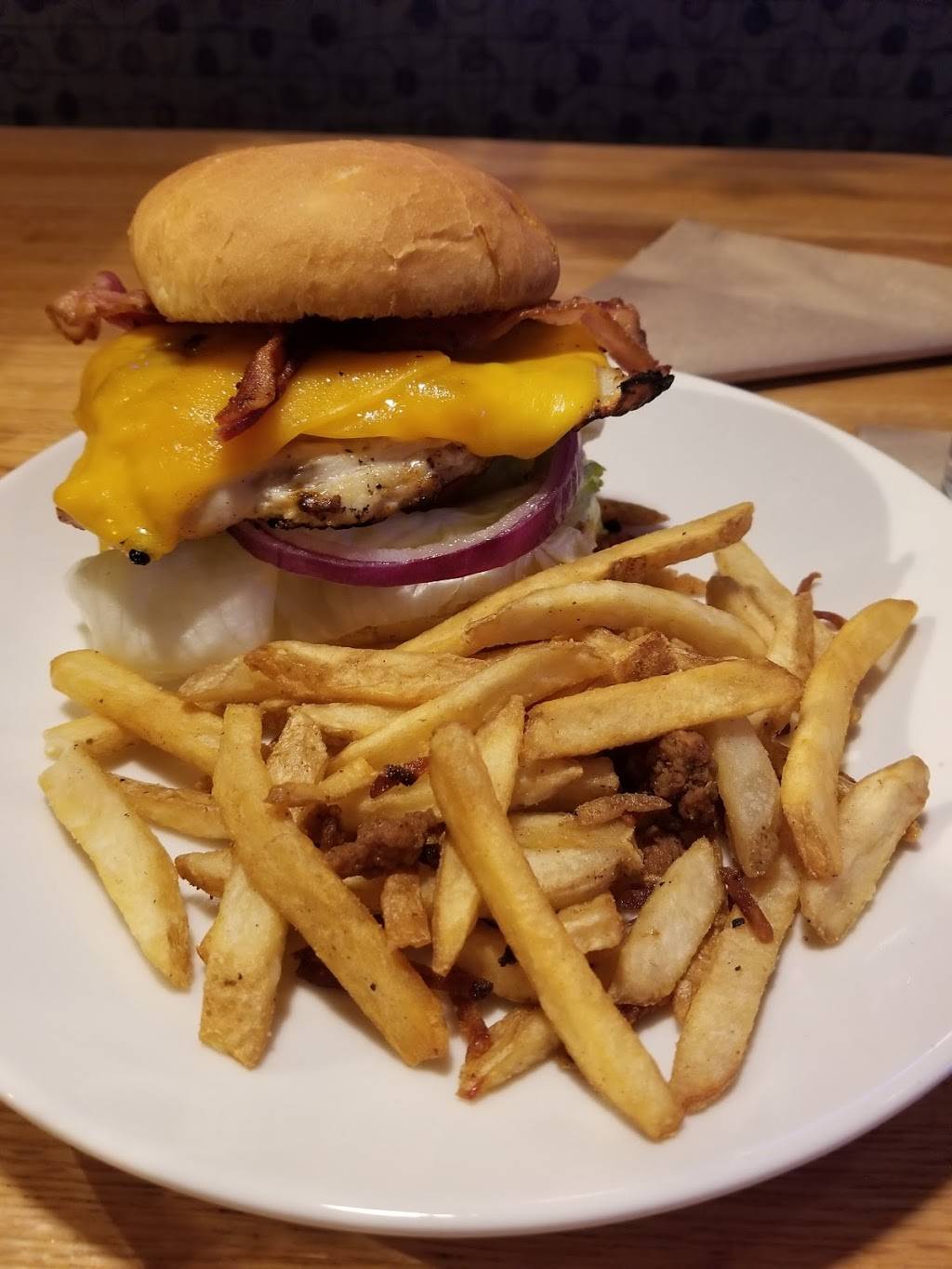 Applebees Grill + Bar | restaurant | 597 Memorial Dr, Chicopee, MA 01020, USA | 4135930134 OR +1 413-593-0134