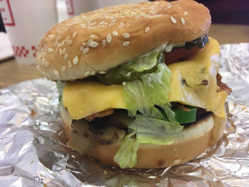 Five Guys | meal takeaway | 2601 W Lake Ave, Peoria, IL 61615, USA | 3096886040 OR +1 309-688-6040