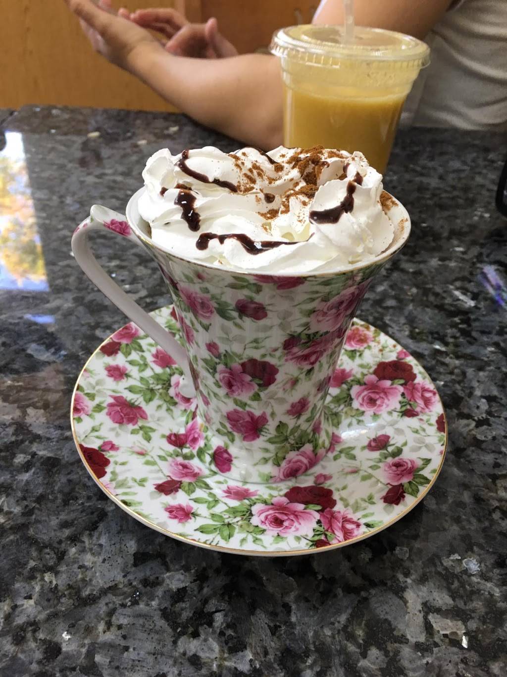 LuLus Cafe | restaurant | 2950 Winkler Ave Suite 201, Fort Myers, FL 33916, USA | 2397037820 OR +1 239-703-7820