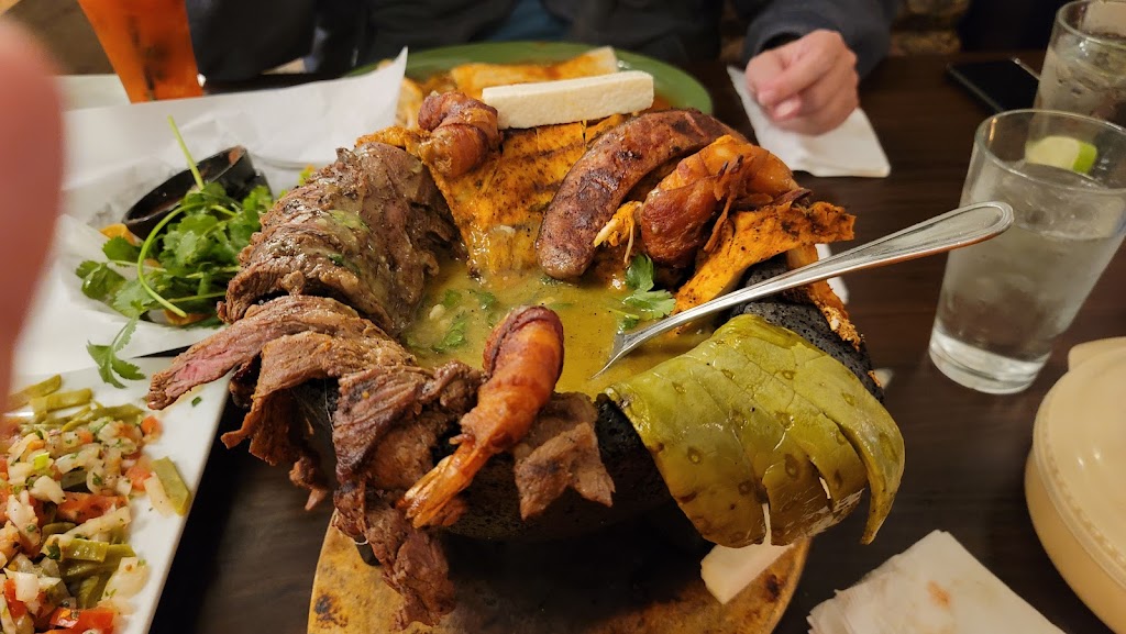 Luna Mexican Cuisine | restaurant | 1310 Center Dr, Medford, OR 97501, USA | 5418164615 OR +1 541-816-4615