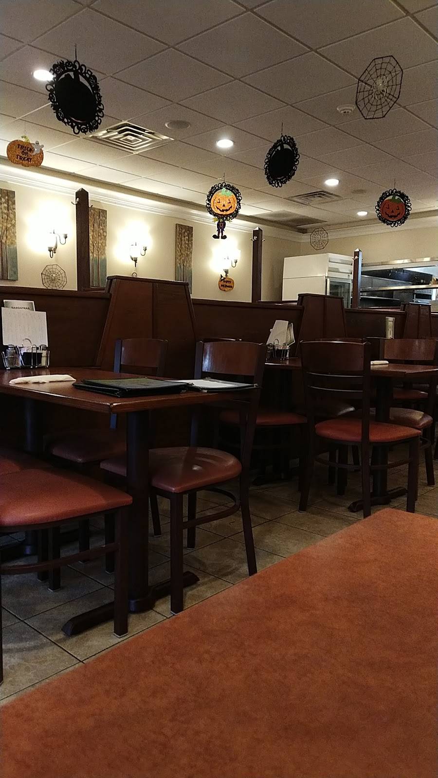 Sassafras Restaurant & Ice Cream | restaurant | 13 Huntington St, Shelton, CT 06484, USA | 2039293249 OR +1 203-929-3249