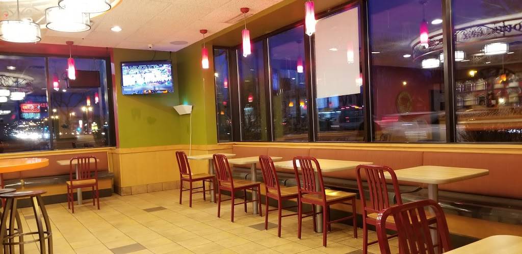 Popeyes Louisiana Kitchen | restaurant | 2910 W Capitol Dr, Milwaukee, WI 53216, USA | 4144459999 OR +1 414-445-9999