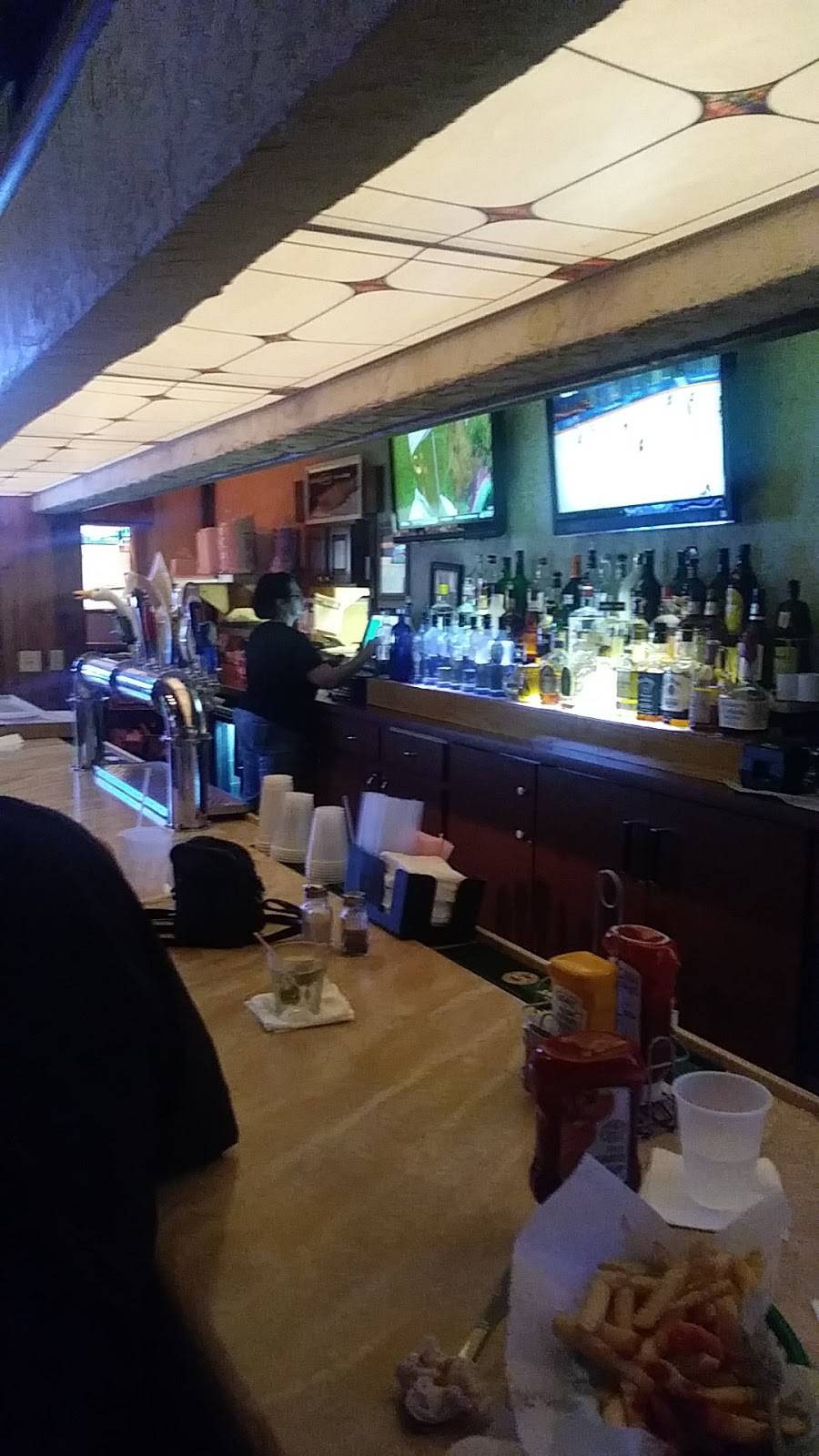 The PUB at the Bowl | restaurant | 890 Avenida Central, Lady Lake, FL 32159, USA | 3527532747 OR +1 352-753-2747